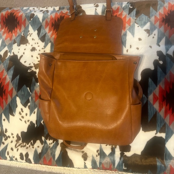 Camel backpack - Picture 3 of 3